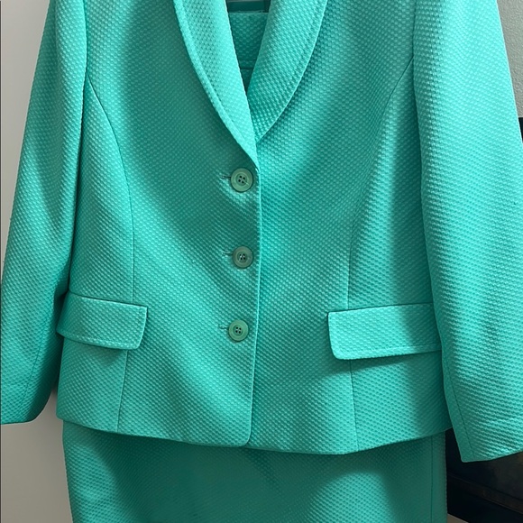 Evan Picone Women's Teal Suit - Picture 3 of 5